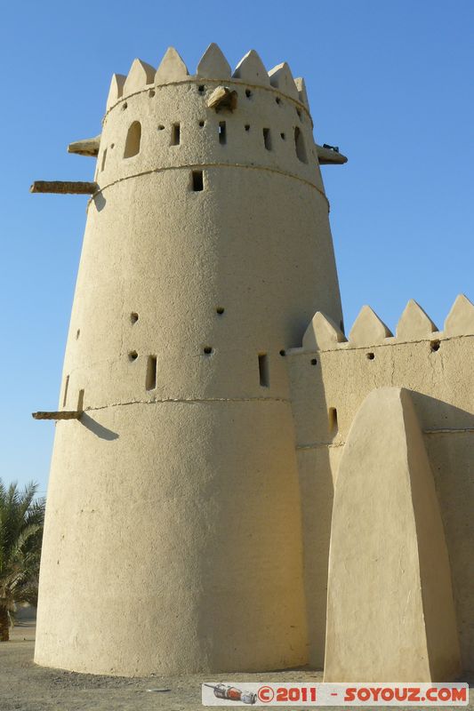 Al Ain - Al Jahili Fort
Mots-clés: AbÅ« ZÌ§aby Al Muâtara mirats Arabes Unis geo:lat=24.21609667 geo:lon=55.75294033 UAE United Arab Emirates Al Jahili Fort chateau