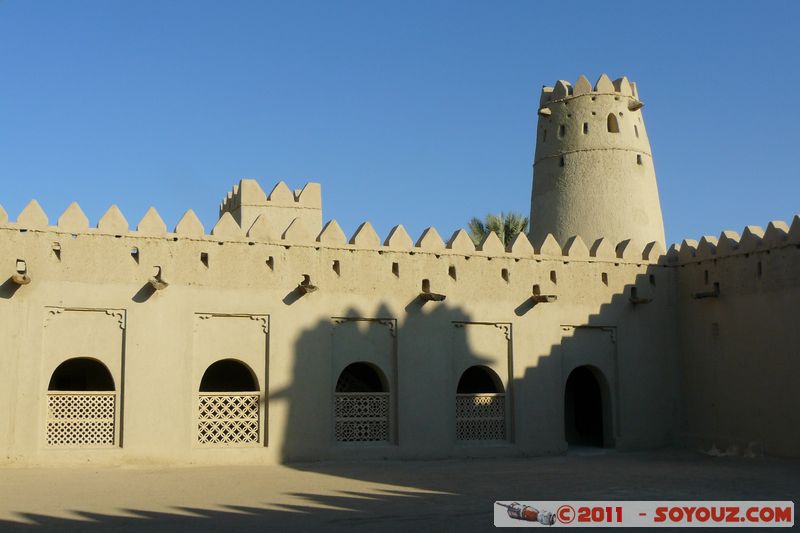 Al Ain - Al Jahili Fort
Mots-clés: AbÅ« ZÌ§aby Al Muâtara mirats Arabes Unis geo:lat=24.21672067 geo:lon=55.75299278 UAE United Arab Emirates Al Jahili Fort chateau