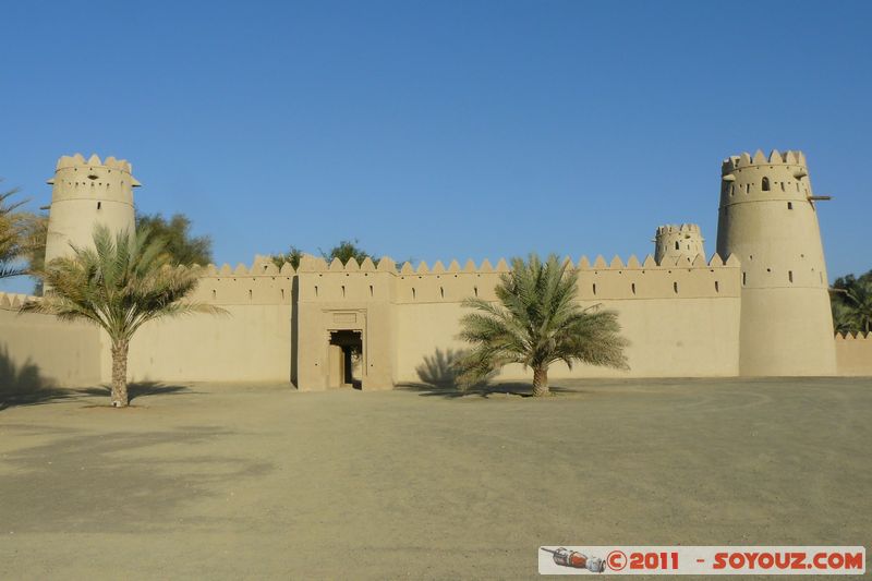 Al Ain - Al Jahili Fort
Mots-clés: AbÅ« ZÌ§aby Al Muâtara mirats Arabes Unis geo:lat=24.21643038 geo:lon=55.75250451 UAE United Arab Emirates Al Jahili Fort chateau