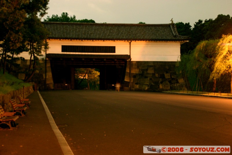 Marunouchi - Palais Imperial - Kikyo-mon gate
