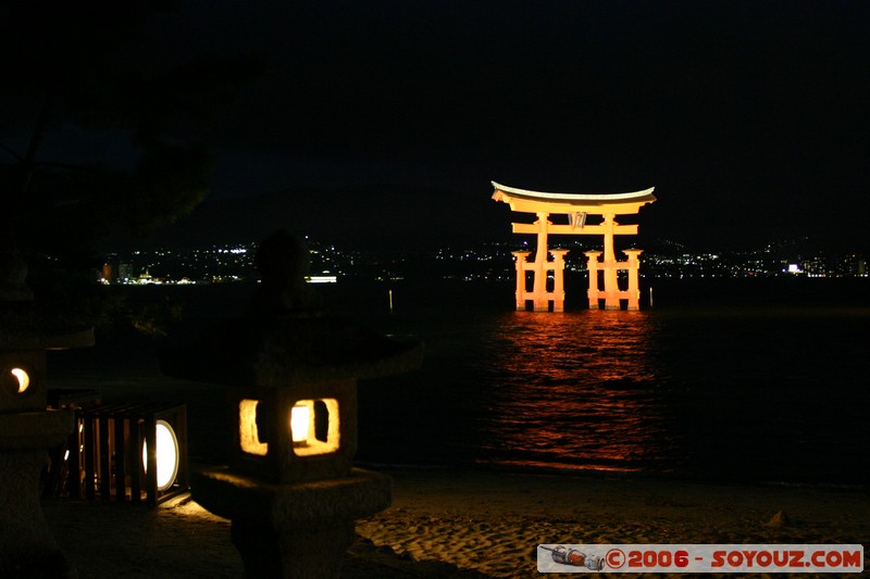 O-torii gate by night
Mots-clés: Nuit patrimoine unesco