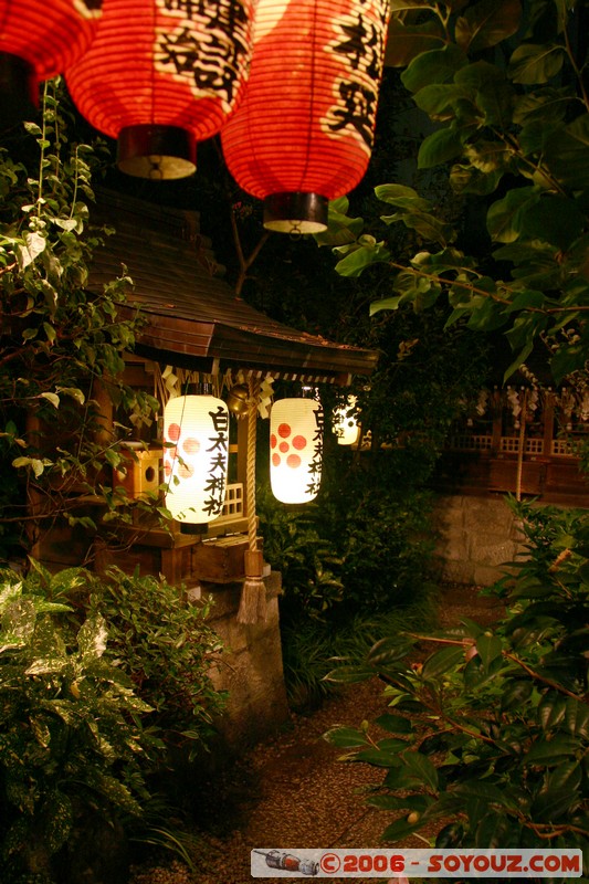 Nishiki-koji Market - temple
