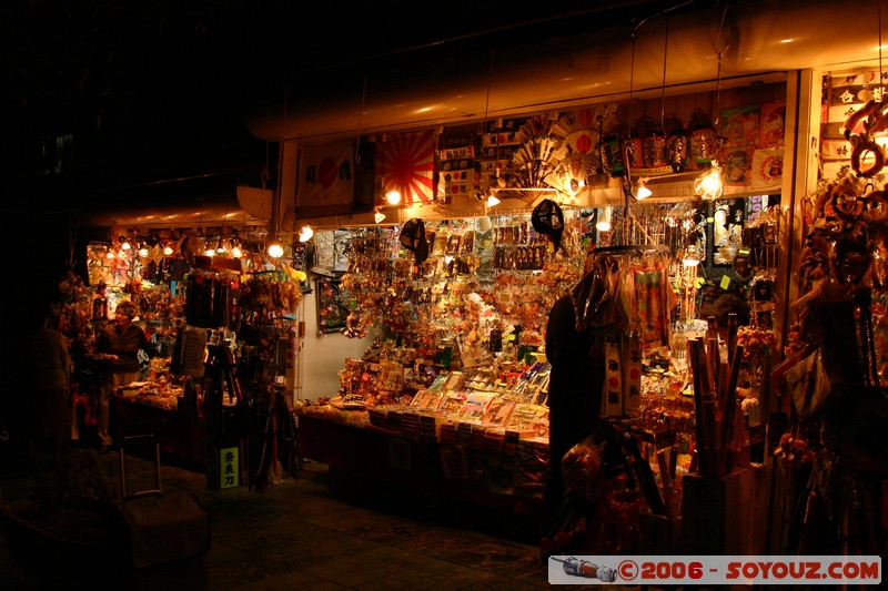 Nara by night - commerce de souvenirs
Mots-clés: Nuit