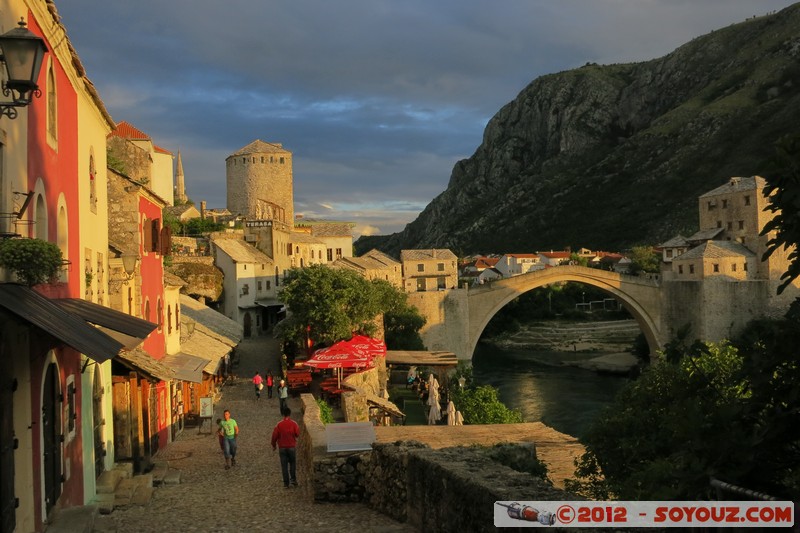 Mostar - Stari Most at sunset
Mots-clés: BIH BjeluÅ¡ine Bosnie HerzÃ©govine Federation of Bosnia and Herzegovina geo:lat=43.33827360 geo:lon=17.81534441 geotagged sunset patrimoine unesco Pont Stari most