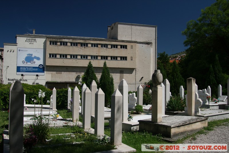 Mostar - Mosque with Muslim cemetary (Mizar) and National Theatre
Mots-clés: BIH Bosnie HerzÃ©govine Federation of Bosnia and Herzegovina geo:lat=43.33954930 geo:lon=17.81539932 geotagged Mostar Mosque