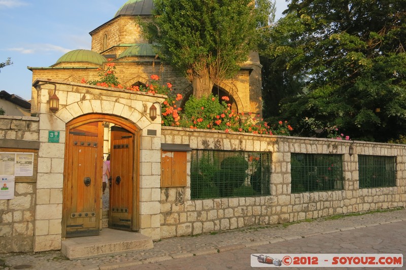 Sarajevo - Bascarsija - Havadze Durakaâ's Mosque
Mots-clés: BIH Bosnie HerzÃ©govine Federation of Bosnia and Herzegovina geo:lat=43.85933677 geo:lon=18.43097614 geotagged Hrid Havadze Durakaâ��s Mosque Mosque sunset