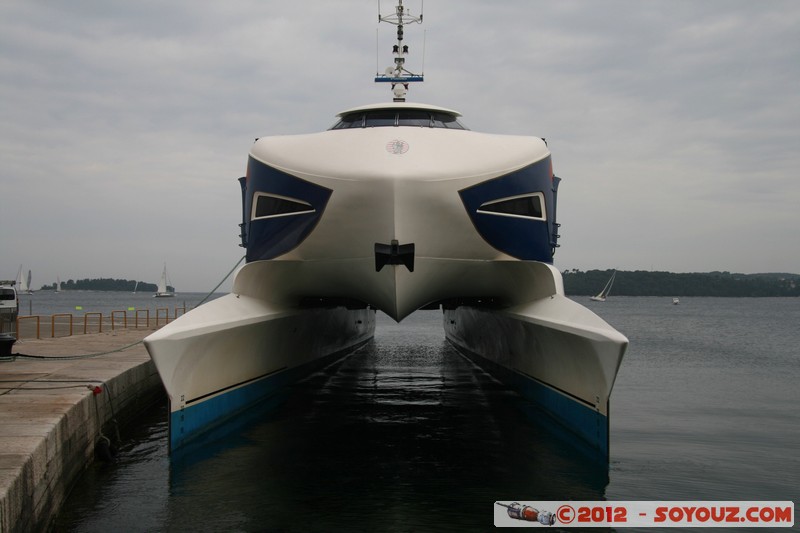 Rovinj - Strange boat 
Mots-clés: Croatie geo:lat=45.08533441 geo:lon=13.63703323 geotagged HRV Istarska Rovinj bateau