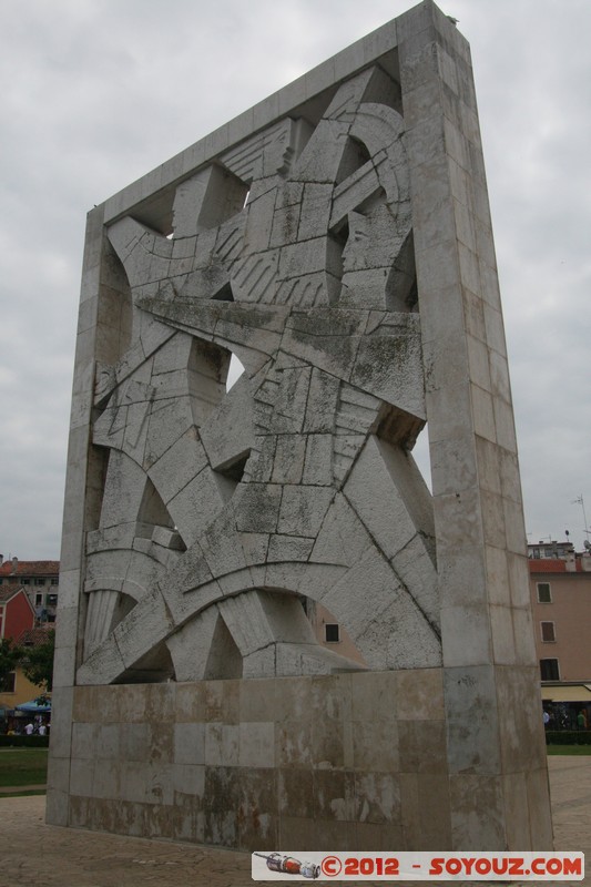 Rovinj - Communist era sculpture
Mots-clés: Croatie geo:lat=45.08395395 geo:lon=13.63373586 geotagged HRV Istarska Rovinj Communisme sculpture