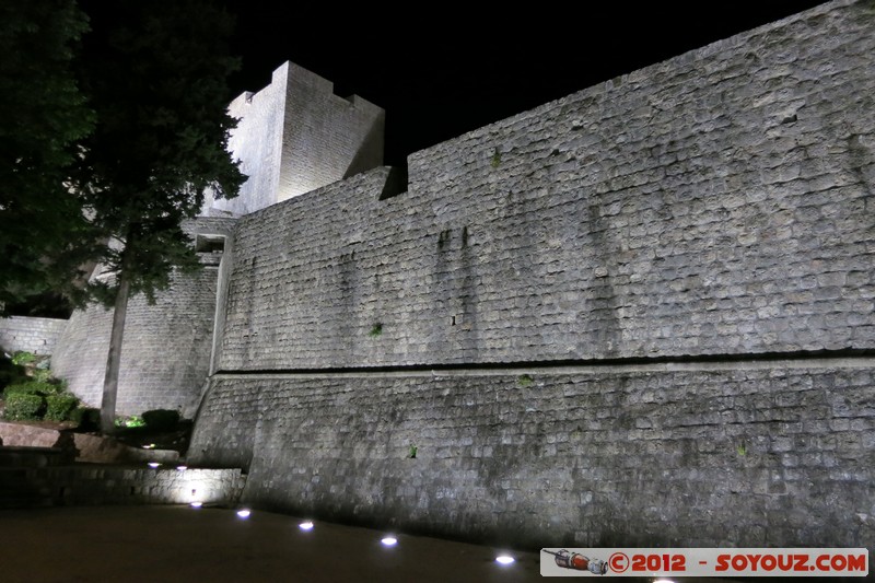 Dubrovnik by Night - Pile Gate
Mots-clés: Bosanka Croatie DubrovaÄ�ko-Neretvanska geo:lat=42.64187799 geo:lon=18.10707774 geotagged HRV Pile Nuit medieval patrimoine unesco Pile Gate