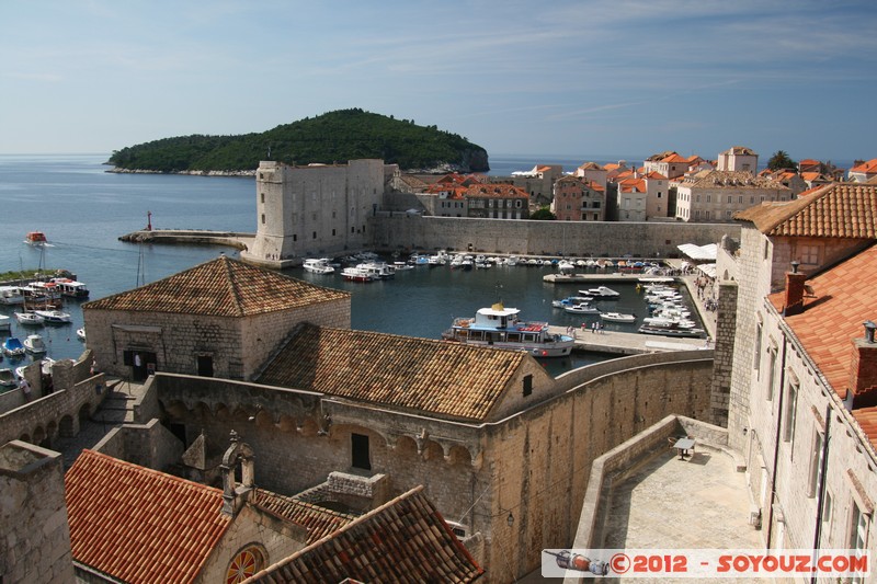 Dubrovnik - Walk on the city walls - City port
Mots-clés: Bosanka Croatie DubrovaÄ�ko-Neretvanska geo:lat=42.64205610 geo:lon=18.11149193 geotagged HRV PloÄ�e medieval patrimoine unesco chateau Port bateau