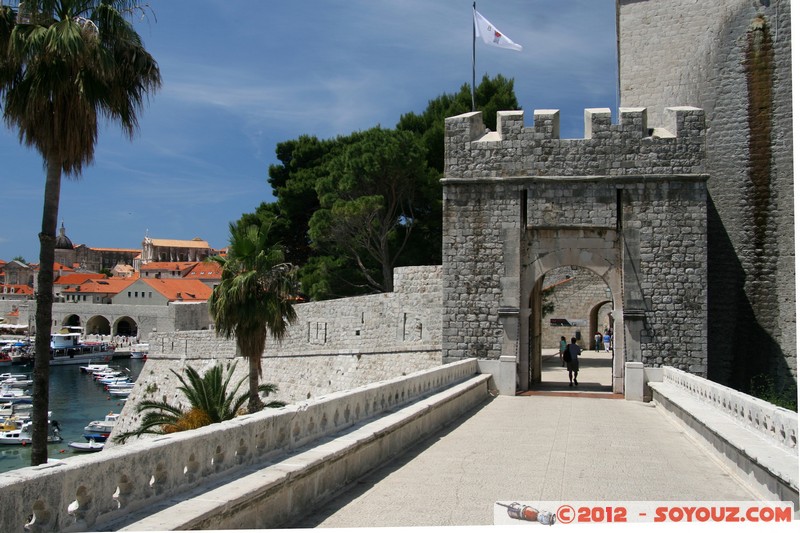 Dubrovnik - Ploce Gate
Mots-clés: Bosanka Croatie DubrovaÄ�ko-Neretvanska geo:lat=42.64207040 geo:lon=18.11295631 geotagged HRV PloÄ�e medieval patrimoine unesco Ploce Gate chateau