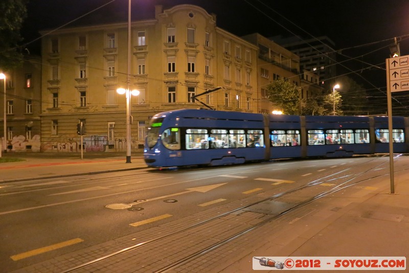Zagreb by night - Tramvaj (Tramway)
Mots-clés: Britanski trg Croatie geo:lat=45.80523699 geo:lon=15.96629718 geotagged Gornji Ä�ehi HRV ZagrebaÄ�ka Nuit Tramway
