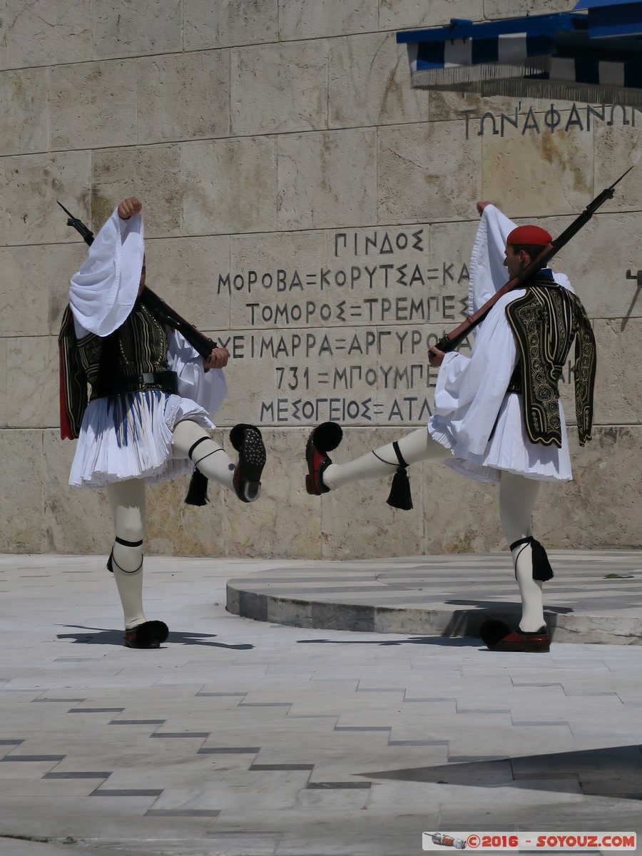 Athens - Syntagma - The changing of the guards
Mots-clés: Athina Proastia GRC Grèce Syntagma Athens Athenes Attica The changing of the guards