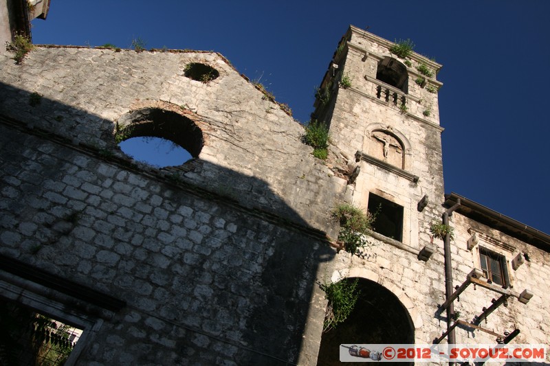 Kotor Fortress - Monastery of St Francis
Mots-clés: geo:lat=42.42293630 geo:lon=18.77167148 geotagged Kotor MNE MontÃ©nÃ©gro OpÅ¡tina Kotor Montenegro patrimoine unesco Eglise Ruines