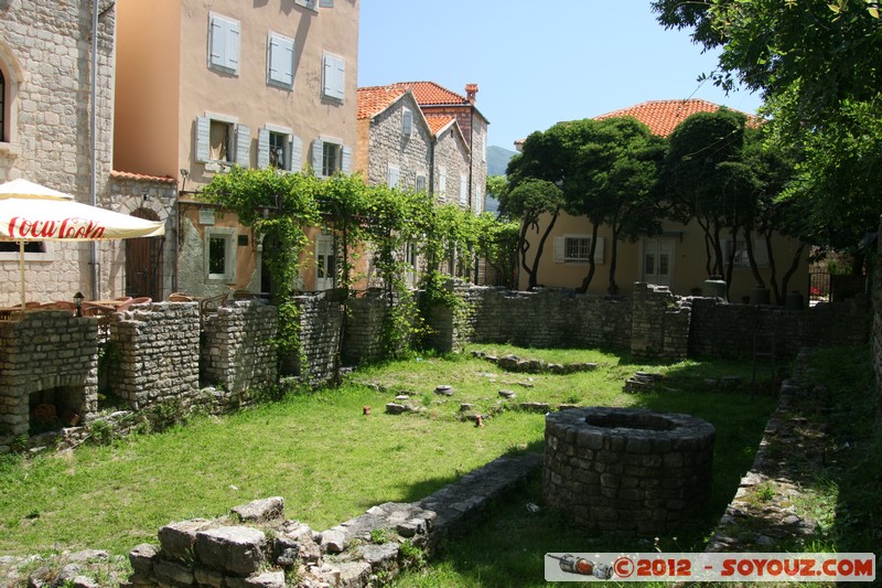 Budva - Old Town - The ruins of Roman baths
Mots-clés: geo:lat=42.27731533 geo:lon=18.83799933 geotagged KomoÅ¡evina MNE MontÃ©nÃ©gro Montenegro Ruines Romain