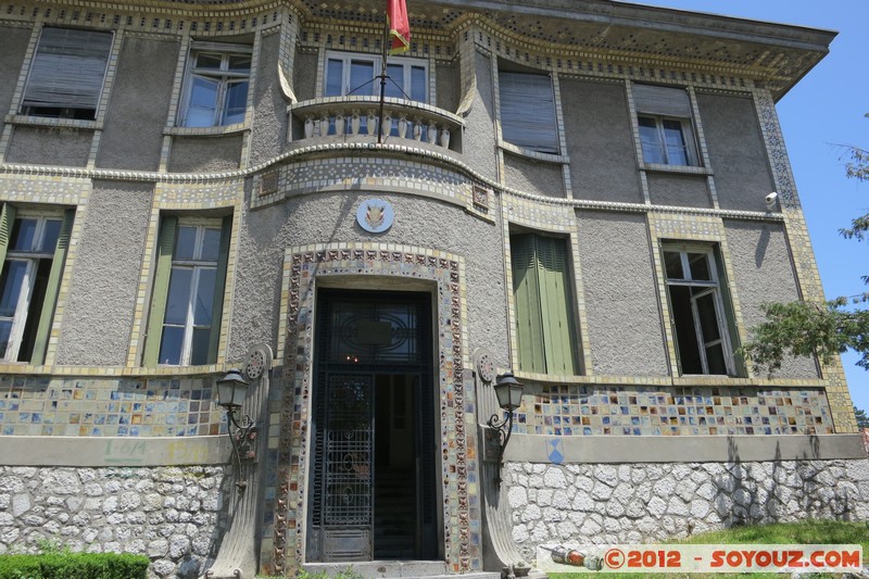Cetinje - Former French embassy
Mots-clés: Cetinje geo:lat=42.39085100 geo:lon=18.92279190 geotagged MNE MontÃ©nÃ©gro OpÅ¡tina Cetinje Montenegro