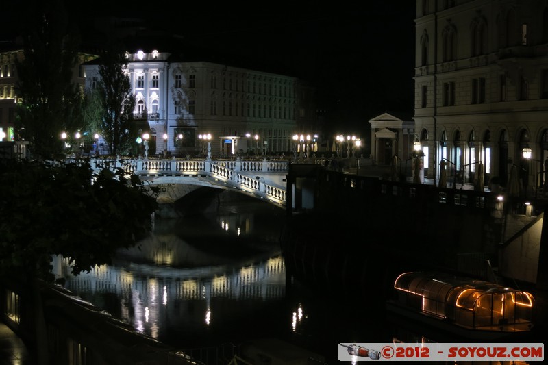 Ljubljana by night - Tromostovje (Triple bridge)
Mots-clés: geo:lat=46.05046952 geo:lon=14.50537307 geotagged Ljubljana SlovÃ¨nie SVN Slovenie Nuit Tromostovje Pont