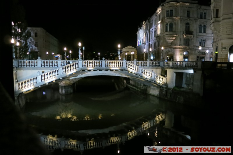 Ljubljana by night - Tromostovje (Triple bridge)
Mots-clés: geo:lat=46.05092000 geo:lon=14.50574833 geotagged Ljubljana SlovÃ¨nie SVN Slovenie Nuit Tromostovje Pont