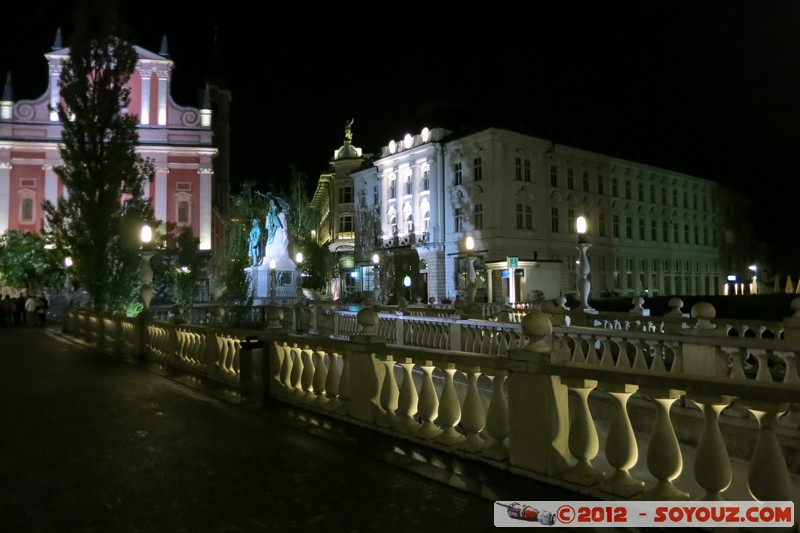 Ljubljana by night - Tromostovje (Triple bridge)
Mots-clés: geo:lat=46.05091302 geo:lon=14.50628370 geotagged Ljubljana SlovÃ¨nie SVN Slovenie Nuit Tromostovje Pont