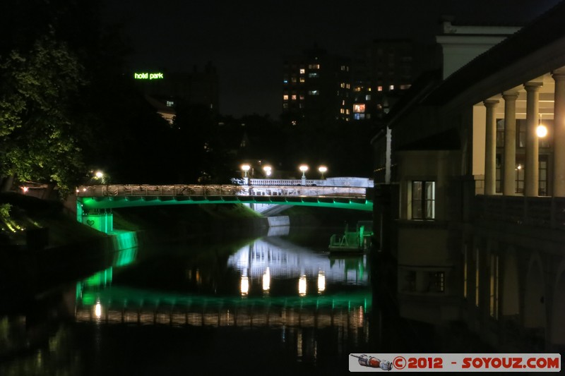 Ljubljana by night - Mesarski most
Mots-clés: geo:lat=46.05115860 geo:lon=14.50644131 geotagged Ljubljana SlovÃ¨nie SVN Slovenie Nuit Tromostovje Pont