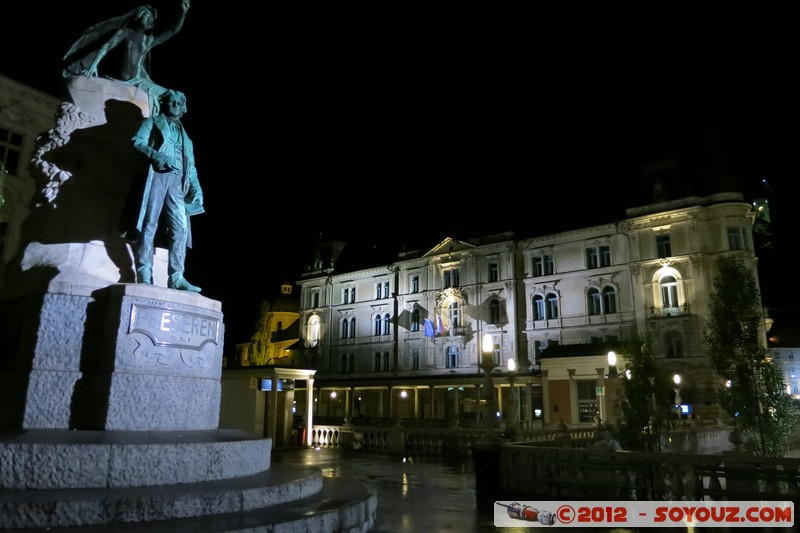 Ljubljana by night - Presernov trg
Mots-clés: geo:lat=46.05137000 geo:lon=14.50613914 geotagged Ljubljana SlovÃ¨nie SVN Slovenie Nuit statue