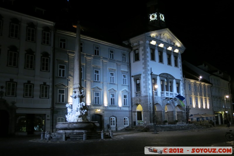 Ljubljana by night - Mestni Trg - City hall
Mots-clés: geo:lat=46.05032719 geo:lon=14.50683038 geotagged Ljubljana SlovÃ¨nie SVN Slovenie Nuit