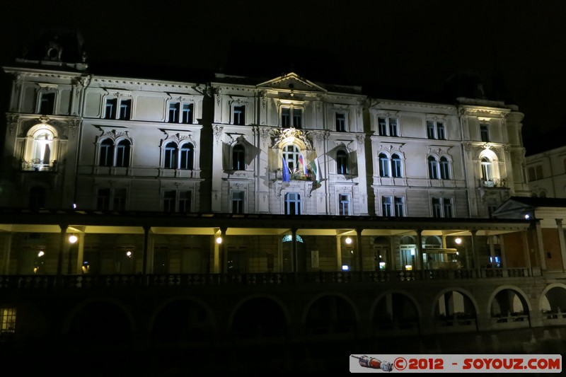 Ljubljana by night - Kresija
Mots-clés: geo:lat=46.05141421 geo:lon=14.50678358 geotagged Ljubljana SlovÃ¨nie SVN Slovenie Nuit Tromostovje Pont