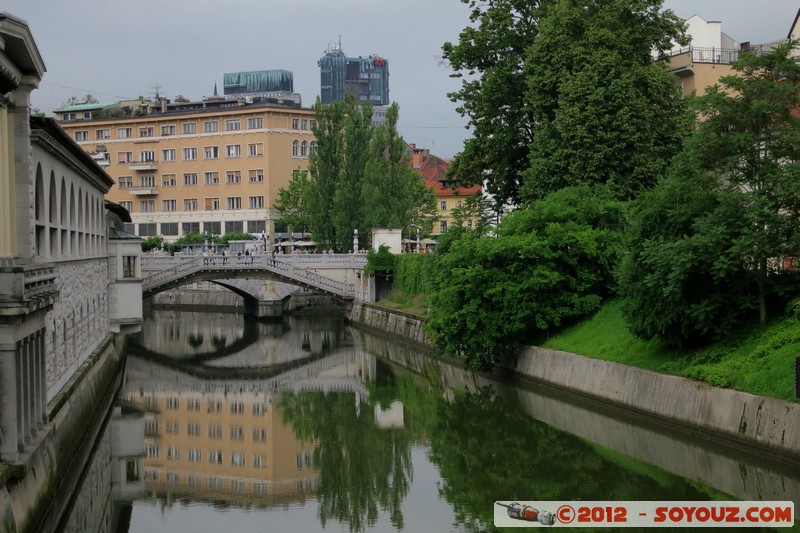 Ljubljana - Tromostovje (Triple bridge)
Mots-clés: geo:lat=46.05160178 geo:lon=14.50879784 geotagged Ljubljana SlovÃ¨nie SVN Slovenie Tromostovje Pont
