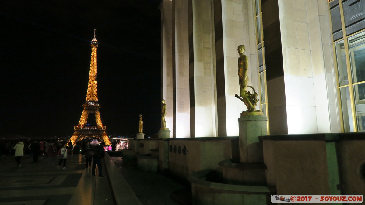 Paris by night - Trocadero - Parvis et Tour Eiffel
Mots-clés: FRA France geo:lat=48.86222857 geo:lon=2.28789210 geotagged le-de-France Paris 16 Paris 16 Passy Nuit Tour Eiffel Trocadero Palais de Chaillot