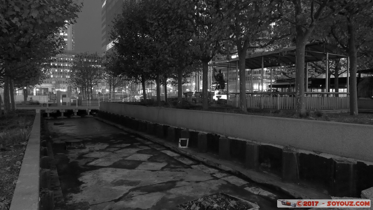 La Defense by night
Mots-clés: FRA France geo:lat=48.89018358 geo:lon=2.24469244 geotagged le-de-France La Defense Puteaux Nuit Art picture