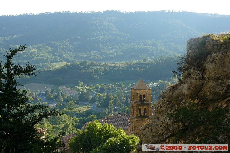 Moustiers-Sainte-Marie - Vue sur le village
Mots-clés: Eglise
