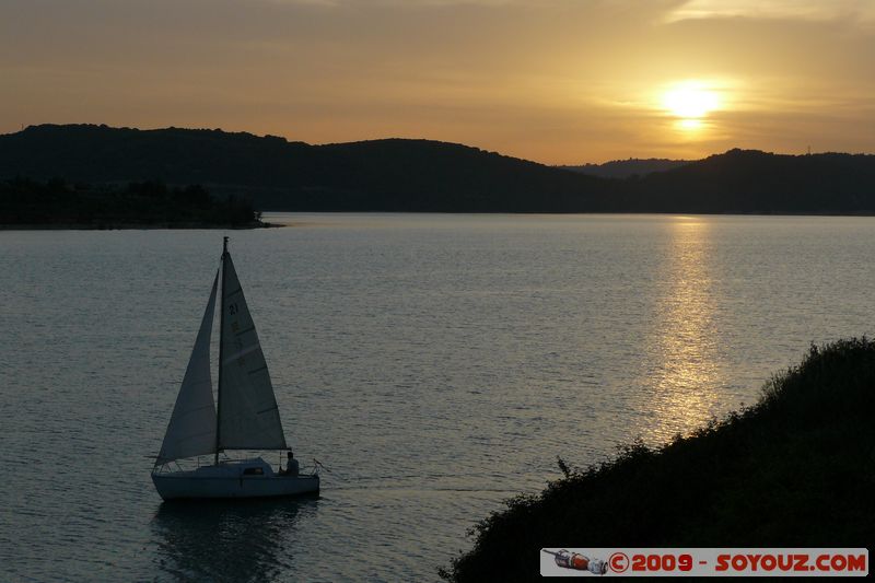 Bauduen - Coucher de Soleil sur le Lac de Sainte-Croix
Mots-clés: sunset bateau