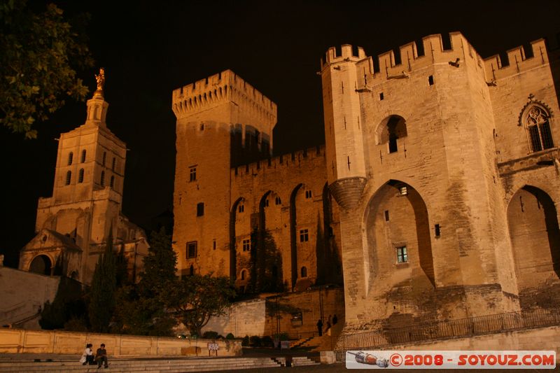 Avignon by Night - Notre Dame des Doms et Palais des Papes
Mots-clés: Nuit Eglise chateau patrimoine unesco