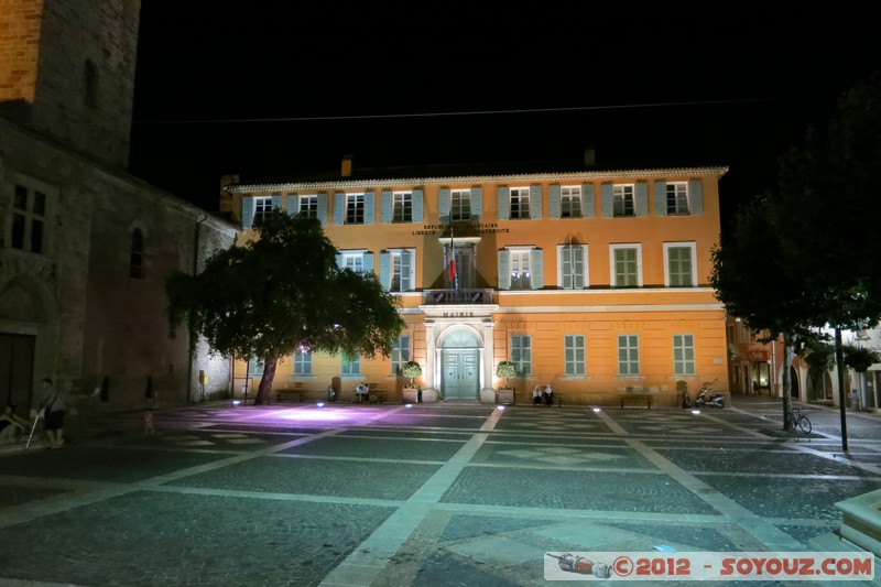 Frejus By night - Mairie
Mots-clés: FRA France FrÃ©jus geo:lat=43.43285631 geo:lon=6.73651278 geotagged Provence-Alpes-CÃ´te d&#039;Azur Nuit