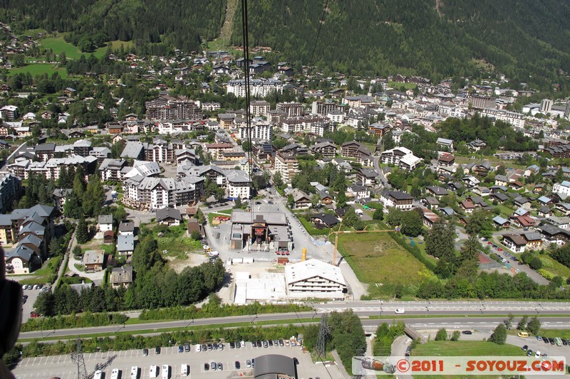 Téléphérique de l'aiguille du Midi - vue sur Chamonix
Mots-clés: Chamonix Chamonix-Mont-Blanc FRA France geo:lat=45.90888324 geo:lon=6.87726974 geotagged RhÃ´ne-Alpes Telecabine