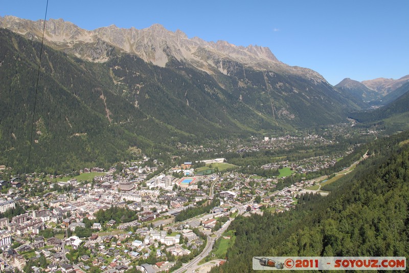 Téléphérique de l'aiguille du Midi - vue sur Chamonix
Mots-clés: Chamonix Chamonix-Mont-Blanc FRA France geo:lat=45.90888324 geo:lon=6.87726974 geotagged RhÃ´ne-Alpes Montagne