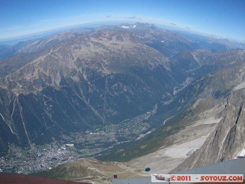 Téléphérique de l'aiguille du Midi - vue sur Chamonix
Mots-clés: Chamonix-Mont-Blanc FRA France geo:lat=45.87833495 geo:lon=6.88782692 geotagged Les Bossons RhÃ´ne-Alpes