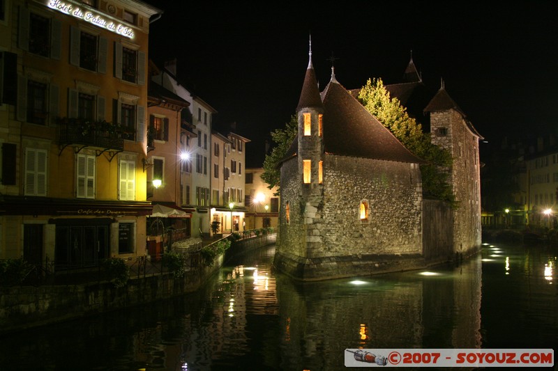 Annecy By Night - Le Palais de l'isle
Mots-clés: Nuit