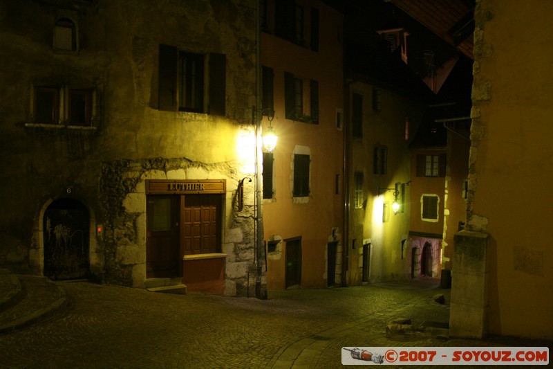 Annecy By Night - chemin des Ramparts
Mots-clés: Nuit
