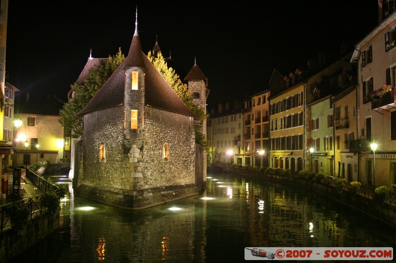 Annecy By Night - Le Palais de l'isle
Mots-clés: Nuit
