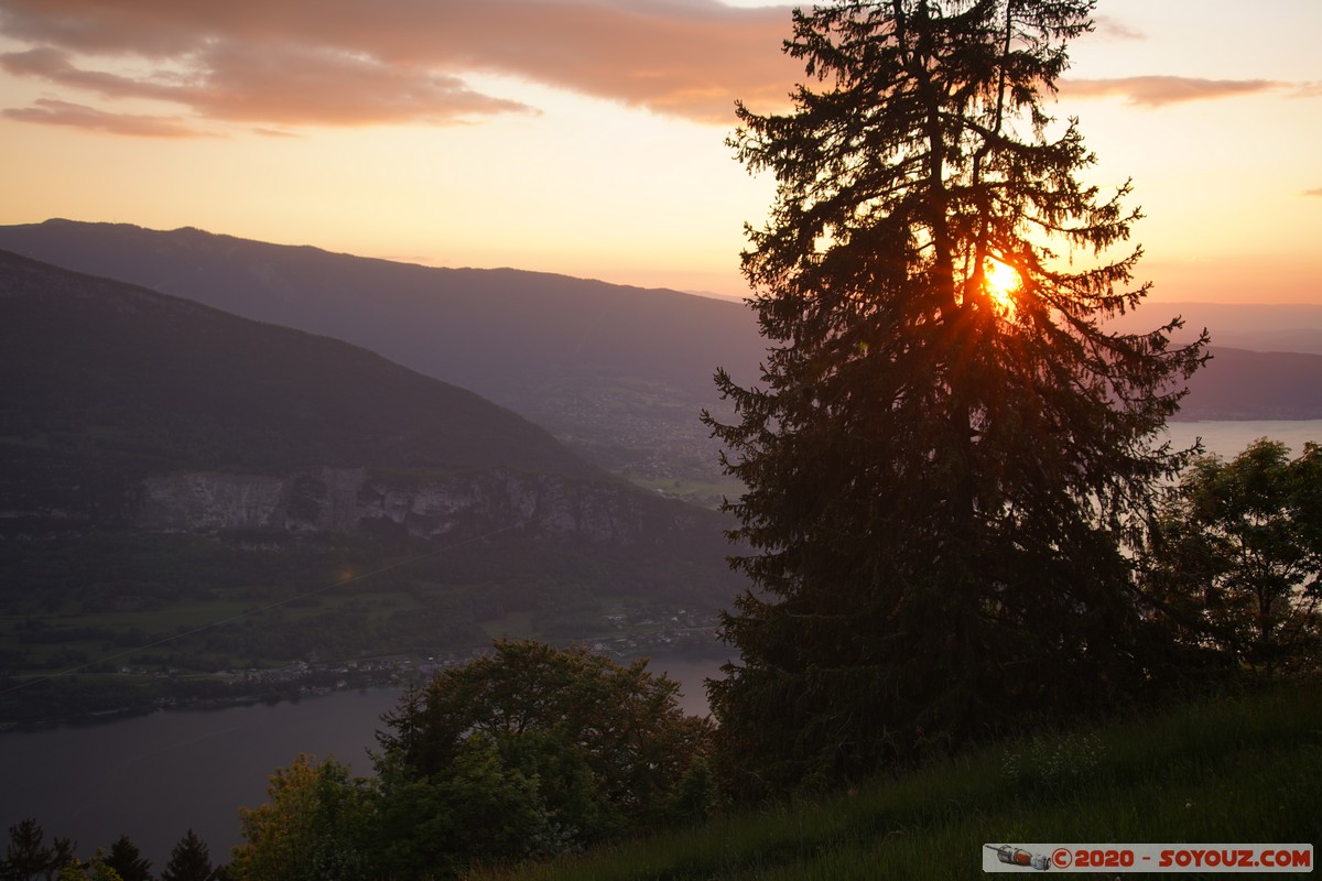Col de la Forclaz - Lac d'Annecy au soleil couchant
Mots-clés: Auvergne-Rhône-Alpes FRA France Montmin Col de la Forclaz Montagne Lac Lac d'Annecy soleil sunset