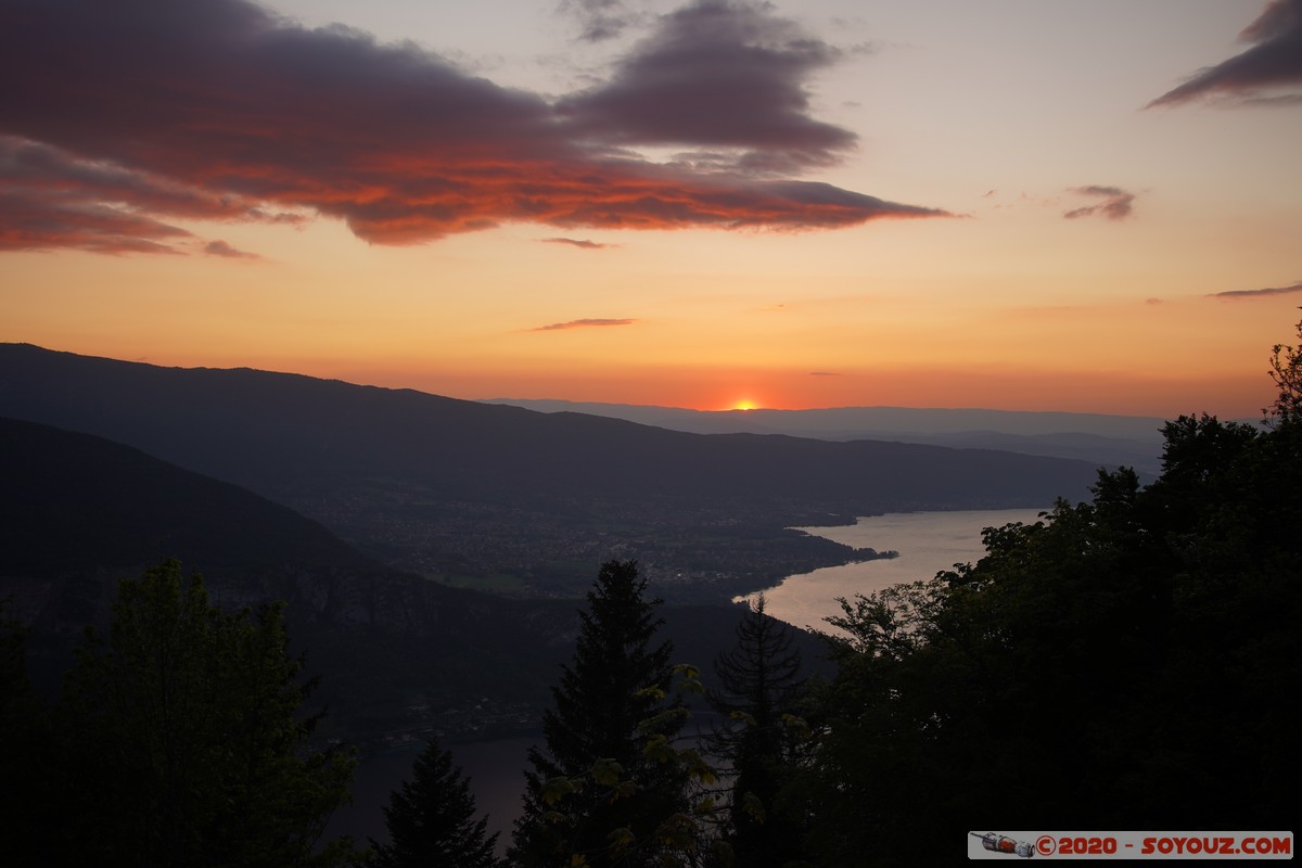 Col de la Forclaz - Lac d'Annecy au soleil couchant
Mots-clés: Auvergne-Rhône-Alpes FRA France Montmin Col de la Forclaz Montagne Lac Lac d'Annecy soleil sunset
