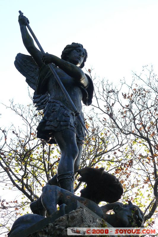 Duingt - Sentier de l'oratoire - saint Michel terrassant le dragon
Mots-clés: sculpture
