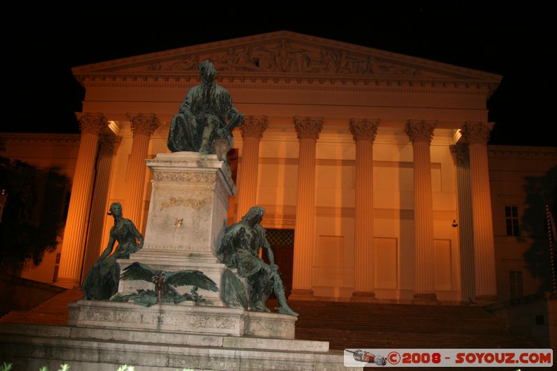 Budapest by night - Nemzeti Muzeum
Mots-clés: Nuit