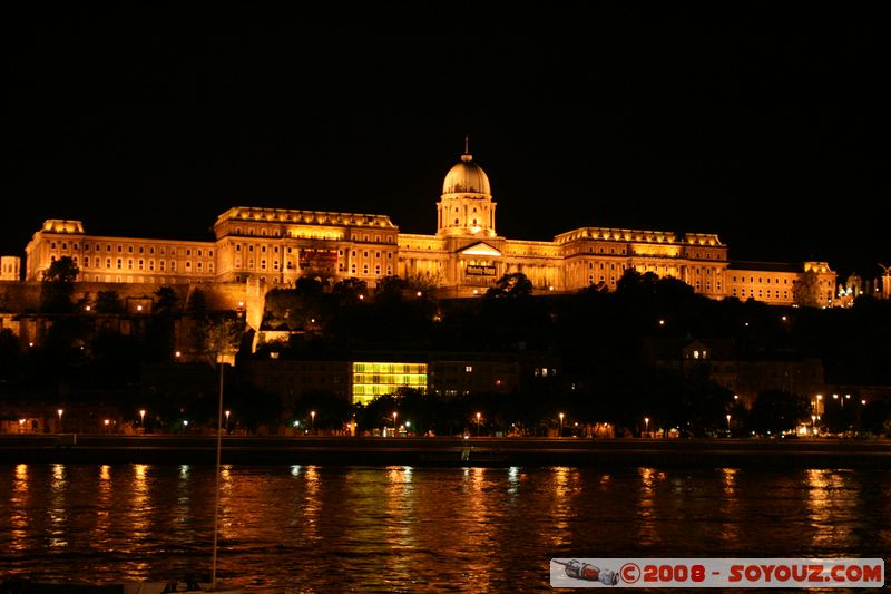 Budapest by night - Budavari Palota
Mots-clés: Nuit Danube Riviere chateau