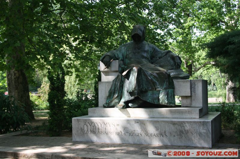 Budapest - Anonymus = Gloriosissimi Belae Regis Notarius
Mots-clés: chateau statue