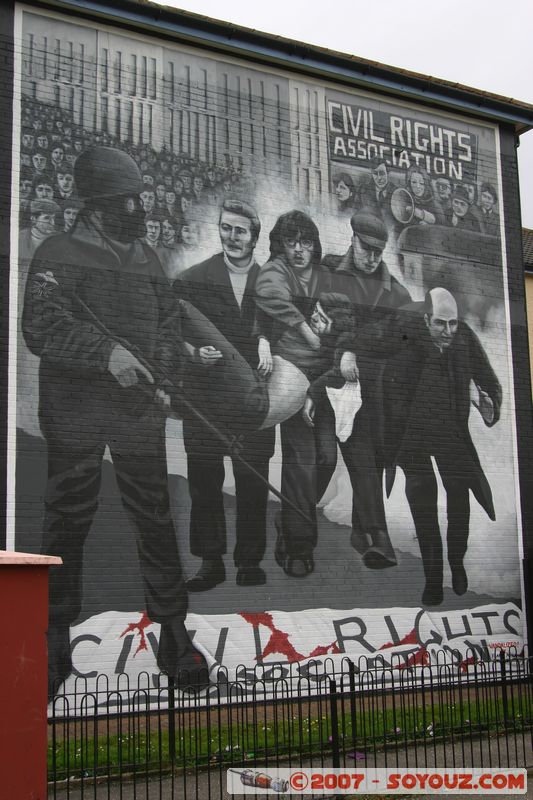 Bloody Sunday (January 30th, 1972)
The Bogside Artists - The People's Gallery
Mots-clés: fresques politiques The Bogside Artists