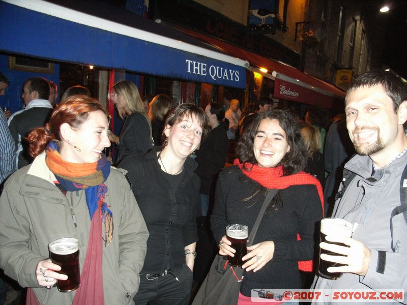 Samedi soir à  Galway
avec Eléonore et Camille, 2 amies française rencontrées en Nouvelle-Zélande.   
