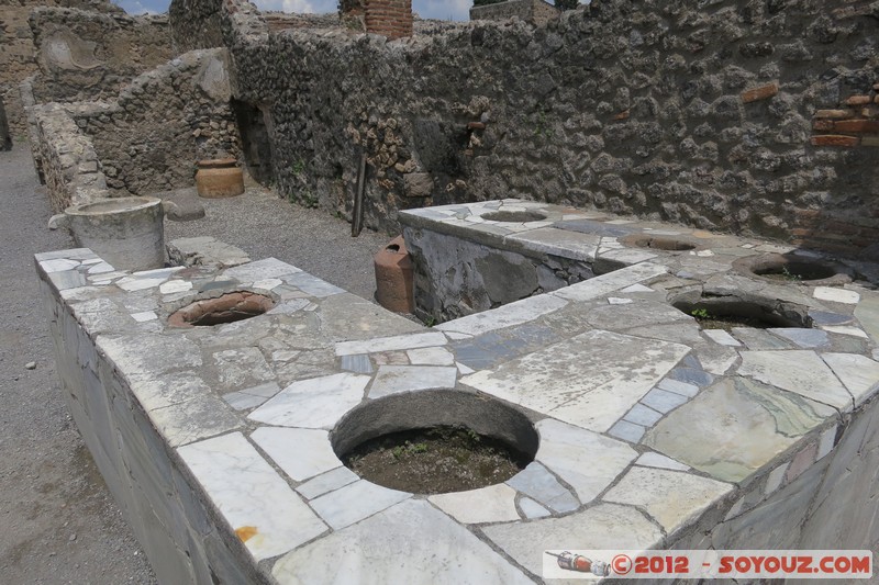 Pompei Scavi - Thermopolium
Mots-clés: Campania geo:lat=40.75056750 geo:lon=14.48386097 geotagged ITA Italie Pompei Scavi Ruines Romain patrimoine unesco Regio VI