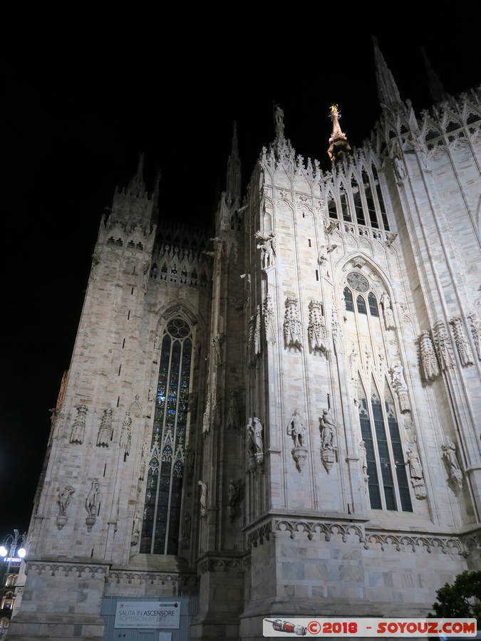 Milano by Night - Il Duomo
Mots-clés: geo:lat=45.46372056 geo:lon=9.19134850 geotagged ITA Italie Lombardia Mailand Milano Nuit Piazza del Duomo Il Duomo Eglise